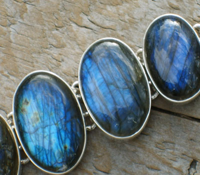 labradorite gemstone bracelet (3).jpg